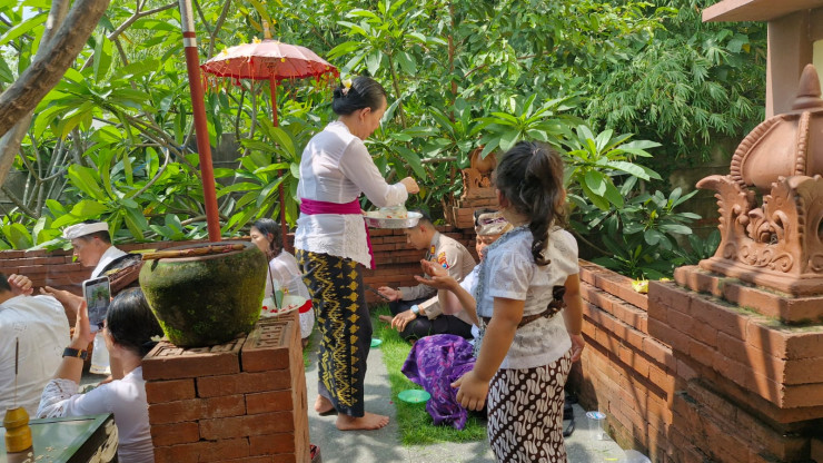 Pura Kertha Bumi Bhayangkara Polresta Sidoarjo Gelar Ibadah Hari Raya Galungan