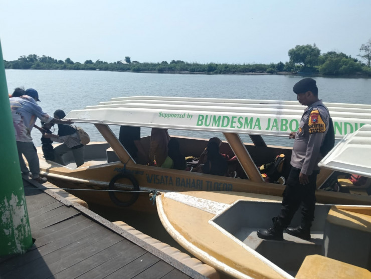 Polsek Jabon Amankan Libur Idul Adha di Wisata Bahari Tlocor