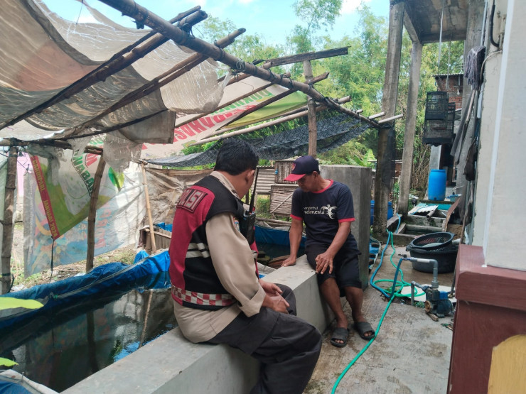 Bhabinkamtibmas Candipari Dampingi Warga Budidaya Ikan Lele